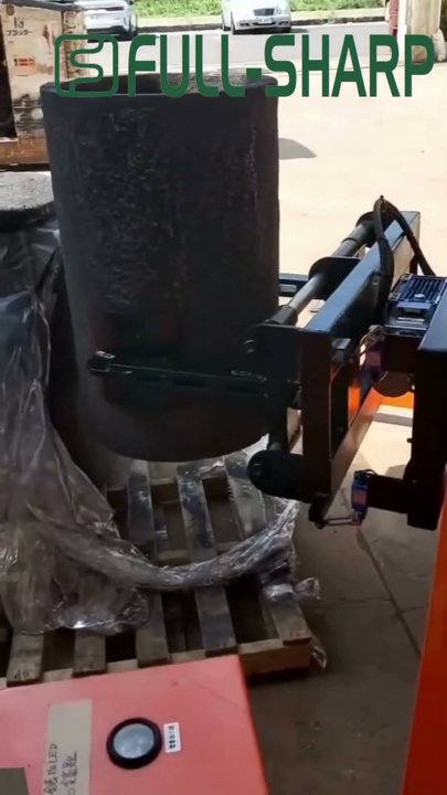 Xe nâng điện kẹp nâng hạ ống kim loại lớn. Xe nâng kẹp điện nâng hạ ống thép lớn