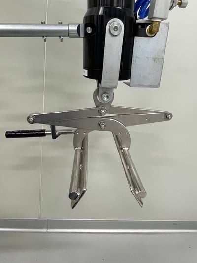 Cầu trục xoay khí nén tool kẹp gắp bao nguyên liệu - ảnh 4