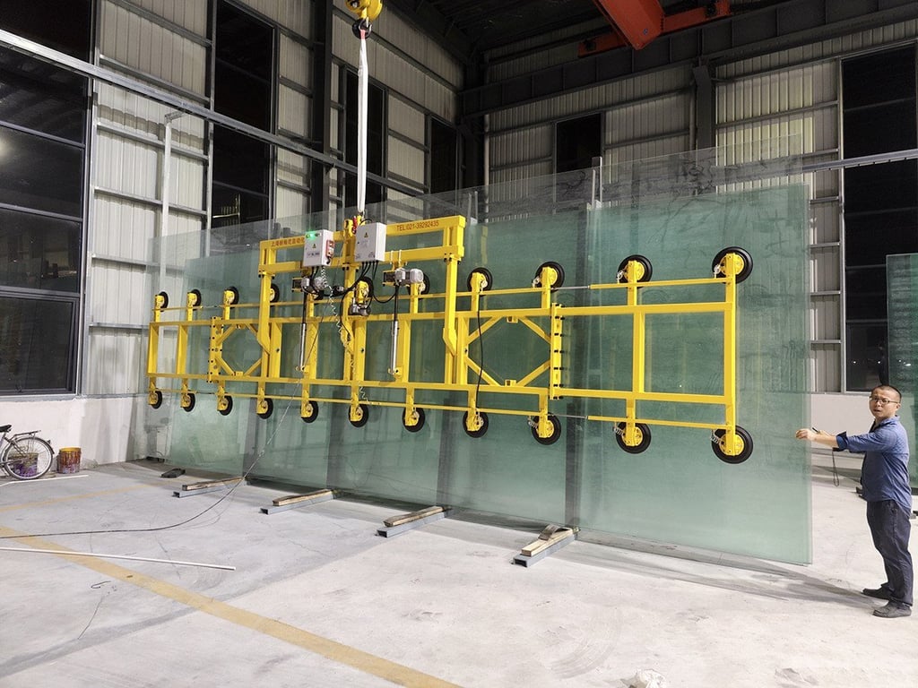 Lật điện 90° khi bốc xếp kính tấm nguyên