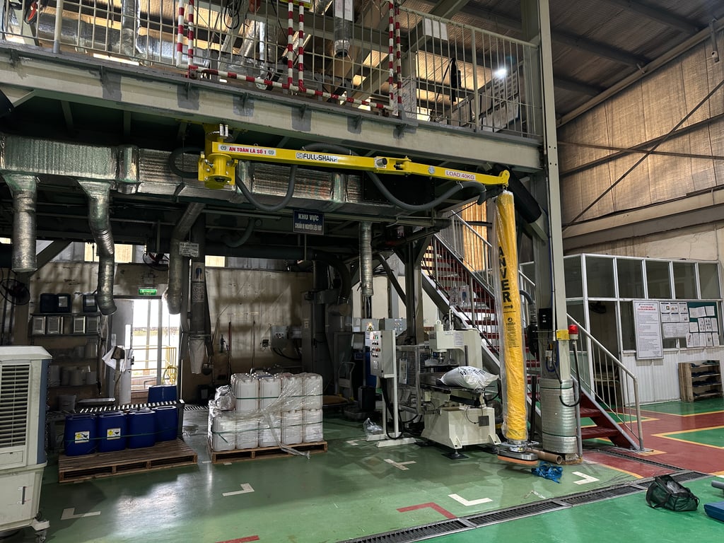 Khớp nối tay cần hút bao trong thiết bị nâng hạ chân không