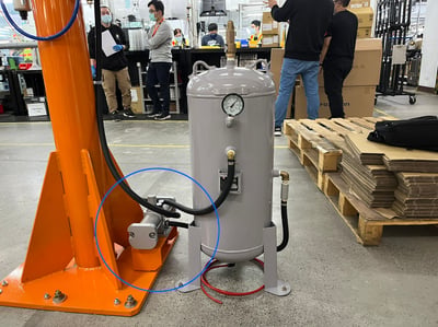Articulating Jib Crane with Horizontal Pneumatic Hoist for Carton Box Lifting - ảnh 5