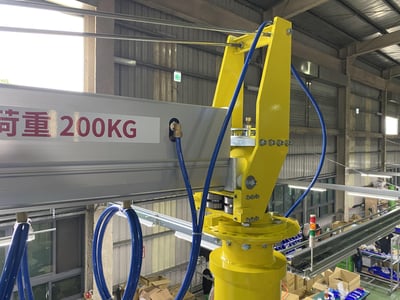 Pneumatic Jib Crane for Lifting Bicycle Frames on the Line - ảnh 1