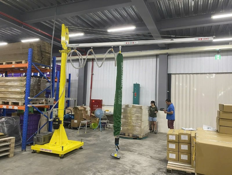 Cầu trục xoay ray nhôm đế di động và ống hút chân không thùng giấy