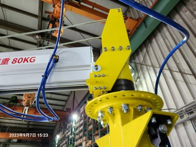 Cầu trục xoay khí nén đế di động, cột nâng hạ bằng dây tay - ảnh 6