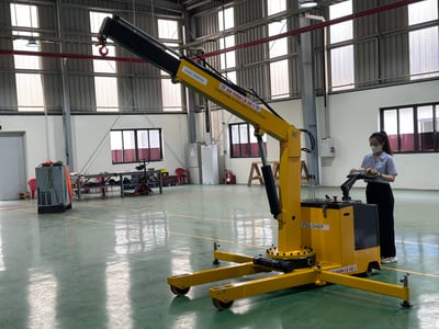 Xe cần cẩu điện 2 tấn - ảnh 15