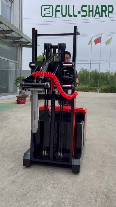 Xe nâng điện nâng cuộn vật liệu. Thiết bị nâng cuộn giấy