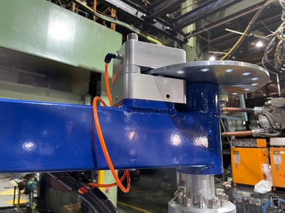 Tay nâng trợ lực hút nắp capo ô tô đưa vào máy CNC - ảnh 2