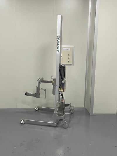 Xe nâng điện Goodlifta nâng cuộn màng trong phòng sạch - ảnh 5