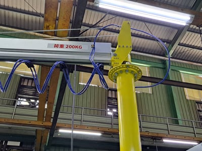 Cầu trục xoay khí nén đế di động và xe kéo điện đưa phôi vào máy CNC - ảnh 6