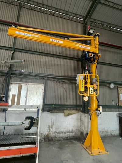 Cầu trục xoay 500 kg với pa lăng 500 kg nâng cuộn nguyên liệu - ảnh 2