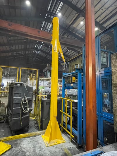 Cầu trục xoay treo pa lăng khí nén, tool kẹp vành xe và mâm xe - ảnh 3
