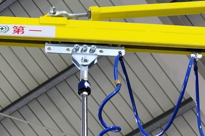 Cầu trục xoay di động nâng mâm xe bằng xi lanh khí nén - ảnh 3