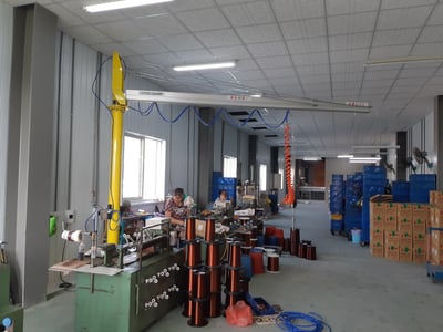 Pneumatic Jib Crane with Hook Tool for Lifting Copper Wire Coils - ảnh 3