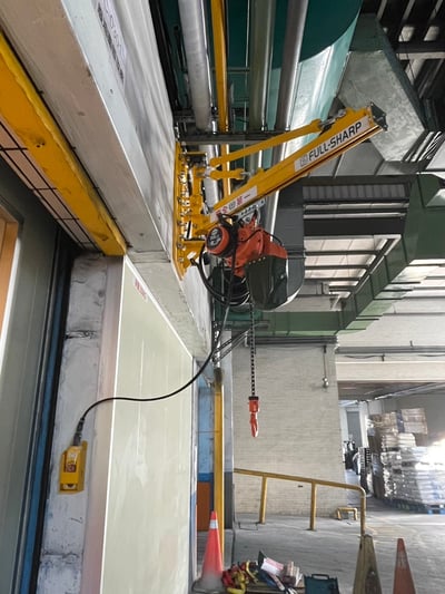 Cầu trục xoay pa lăng điện treo tường cho trạm làm việc - ảnh 11