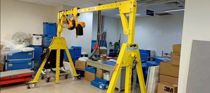 Push-type gantry cranes 500 kg to 2 tons: design, uses and selection
