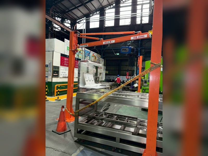 Cầu trục xoay thanh ray 5T với pa lăng treo 200 kg nhỏ gọn