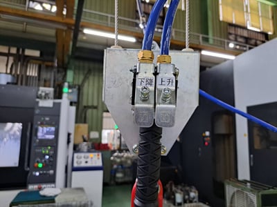 Cầu trục xoay khí nén đế di động và xe kéo điện đưa phôi vào máy CNC - ảnh 9