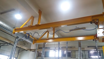Tay nâng trợ lực khí nén trượt trên dầm H trong nhà máy - ảnh 1