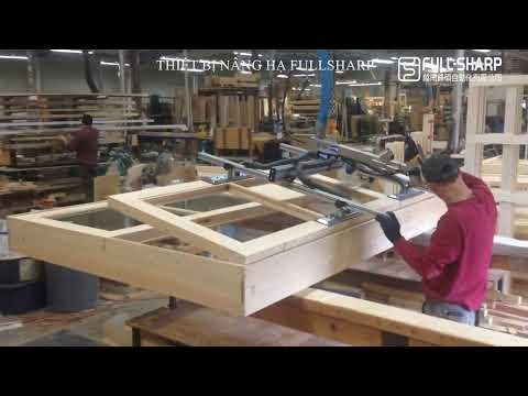 Hút chân không tấm gỗ tại xưởng sản xuất cửa gỗ