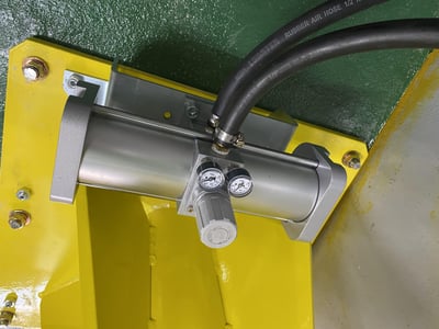 Cầu trục xoay khớp nối và palăng khí nén nằm hút thùng giấy - ảnh 3