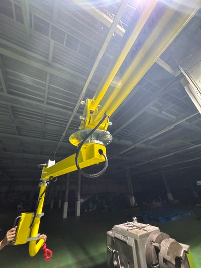 Tay nâng trợ lực khí nén nâng phôi vào máy phay tiện CNC - ảnh 20