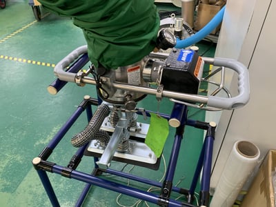 Cầu trục xoay và bộ hút chân không Anver nâng thùng giấy - ảnh 2