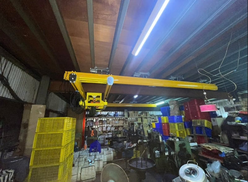Thanh ray treo trần và pa lăng điện tải trọng 500 kg