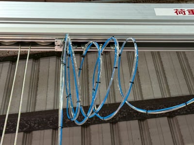 Cầu trục xoay khí nén bám cột đưa phôi vào máy CNC - ảnh 3