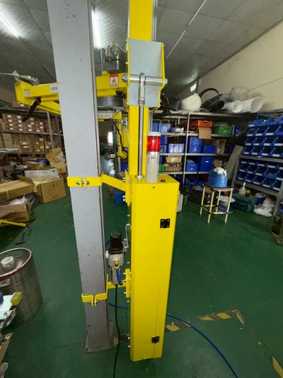 Tay nâng trợ lực bám cột kẹp linh kiện lắp máy biến áp - ảnh 10