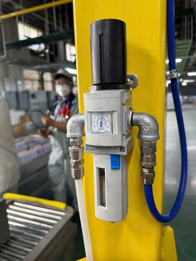 Bộ khung hai cột ray 200 kg treo air balancer và tool kẹp ắc quy - ảnh 18