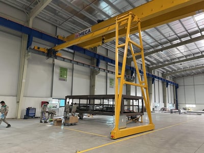Cổng trục 1 tấn với pa lăng điện và mặt hút chân không tấm cemboard - ảnh 9