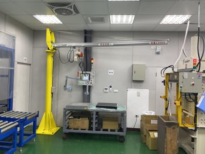 Mobile Articulating Jib Crane with Air Balancer and Carton Vacuum Lifter - ảnh 11