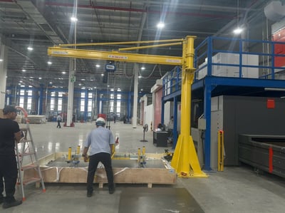Cầu trục xoay 500 kg với mặt hút chân không dùng pin sạc - ảnh 14