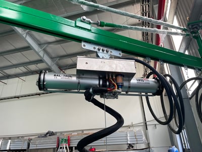 Cầu trục xoay ray 200kg Lifts All với mặt hút chân không hút tấm thép - ảnh 2