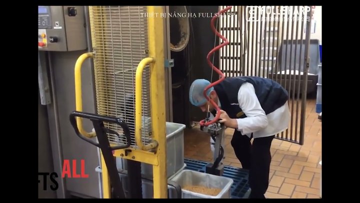 Thiết bị nâng hạ hút chân không khay đựng bột (phân bón, thức ăn gia súc...) đễ dàng xoay lật để đổ