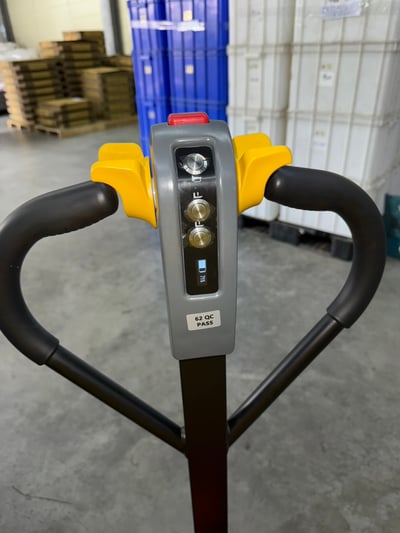 Xe cẩu mini 400 kg kèm xe kéo tay di chuyển bằng điện - ảnh 4