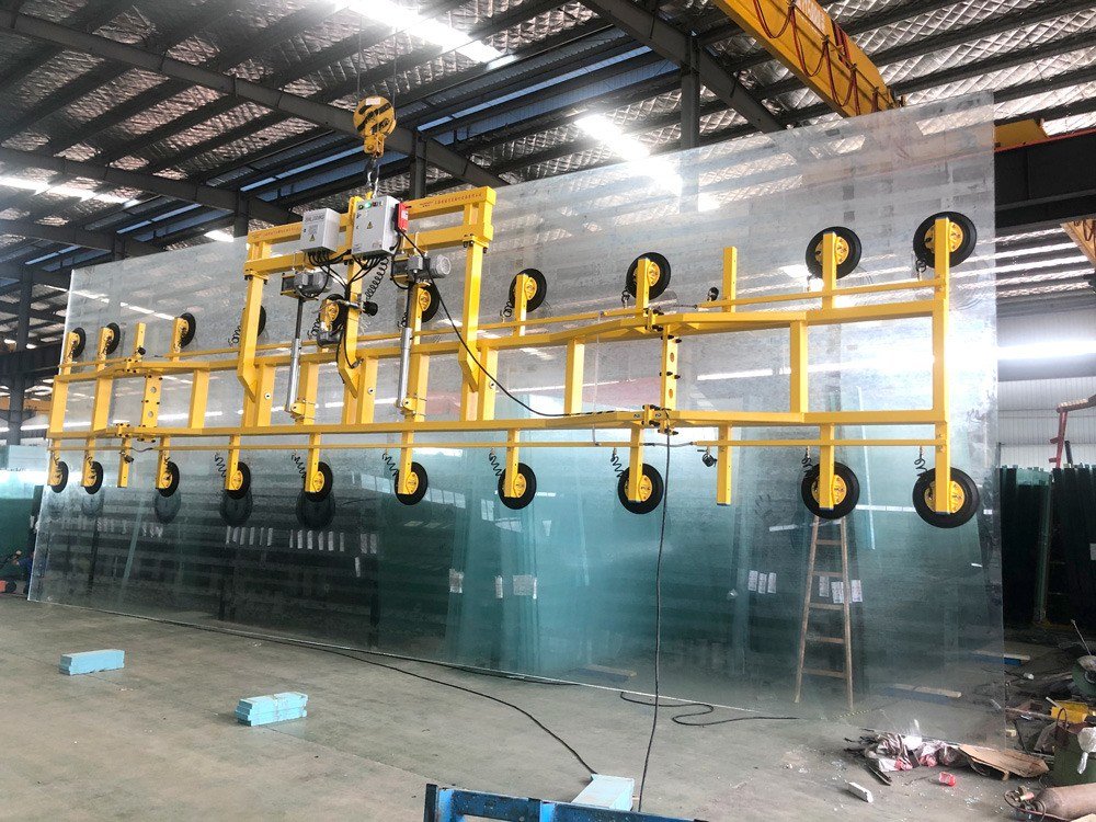 Lật điện 90° khi bốc xếp kính tấm nguyên