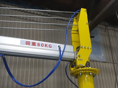 Cầu trục xoay khí nén tay cầm cảm ứng lực cho ván SUP - ảnh 2