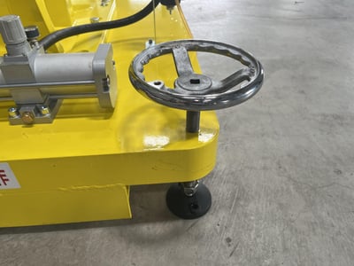 Cầu trục xoay khí nén 80 kg, cột chỉnh cao trên đế di động - ảnh 3