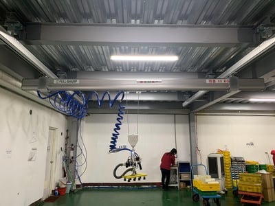 Beam-Mounted Pneumatic Jib Crane with Vacuum Tool for Carton Boxes - ảnh 1