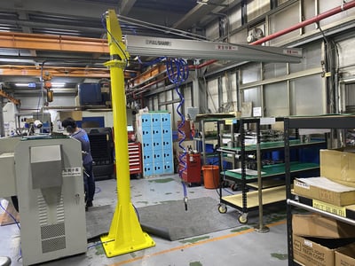 Pneumatic Jib Crane with Plastic Tray Hook Tool - ảnh 1