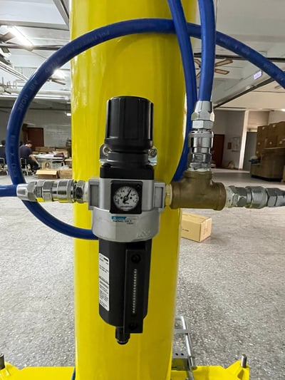 Mobile Pneumatic Jib Crane with Carton Box Lifting Tool - ảnh 1