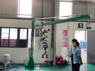 Cầu trục xoay ray 200kg Lifts All với mặt hút chân không hút tấm thép - ảnh 4