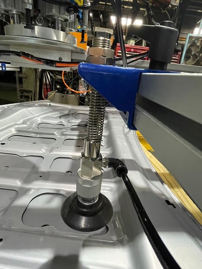 Tay nâng trợ lực hút nắp capo ô tô đưa vào máy CNC - ảnh 5
