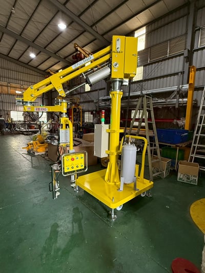Tay nâng trợ lực PLC kẹp bình hóa chất, hạ siêu chậm - ảnh 3