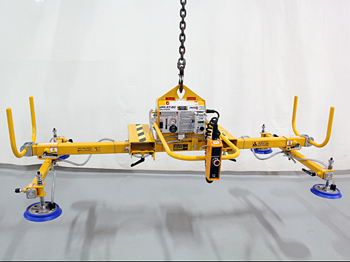 Forklift carrying a vacuum lifter on fork truck adapters, photo 3
