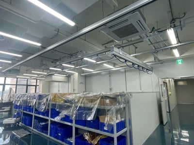 Thanh ray nhôm treo trần kết hợp cầu trục khí nén trong nhà xưởng - ảnh 6