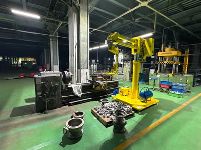 Tay nâng trợ lực khí nén nâng phôi vào máy phay tiện CNC - ảnh 13
