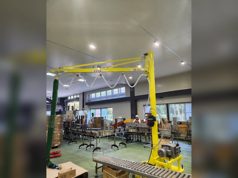 Cầu trục xoay thanh ray đế di động nâng chân không hút thùng giấy