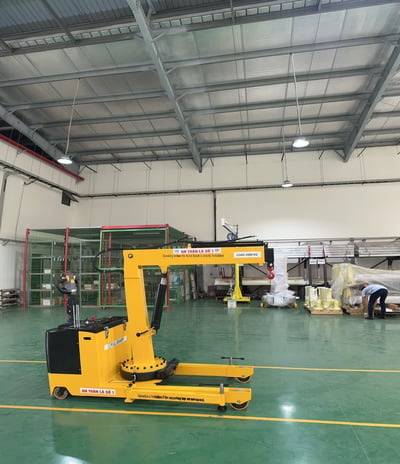 Xe cần cẩu điện 2 tấn - ảnh 58